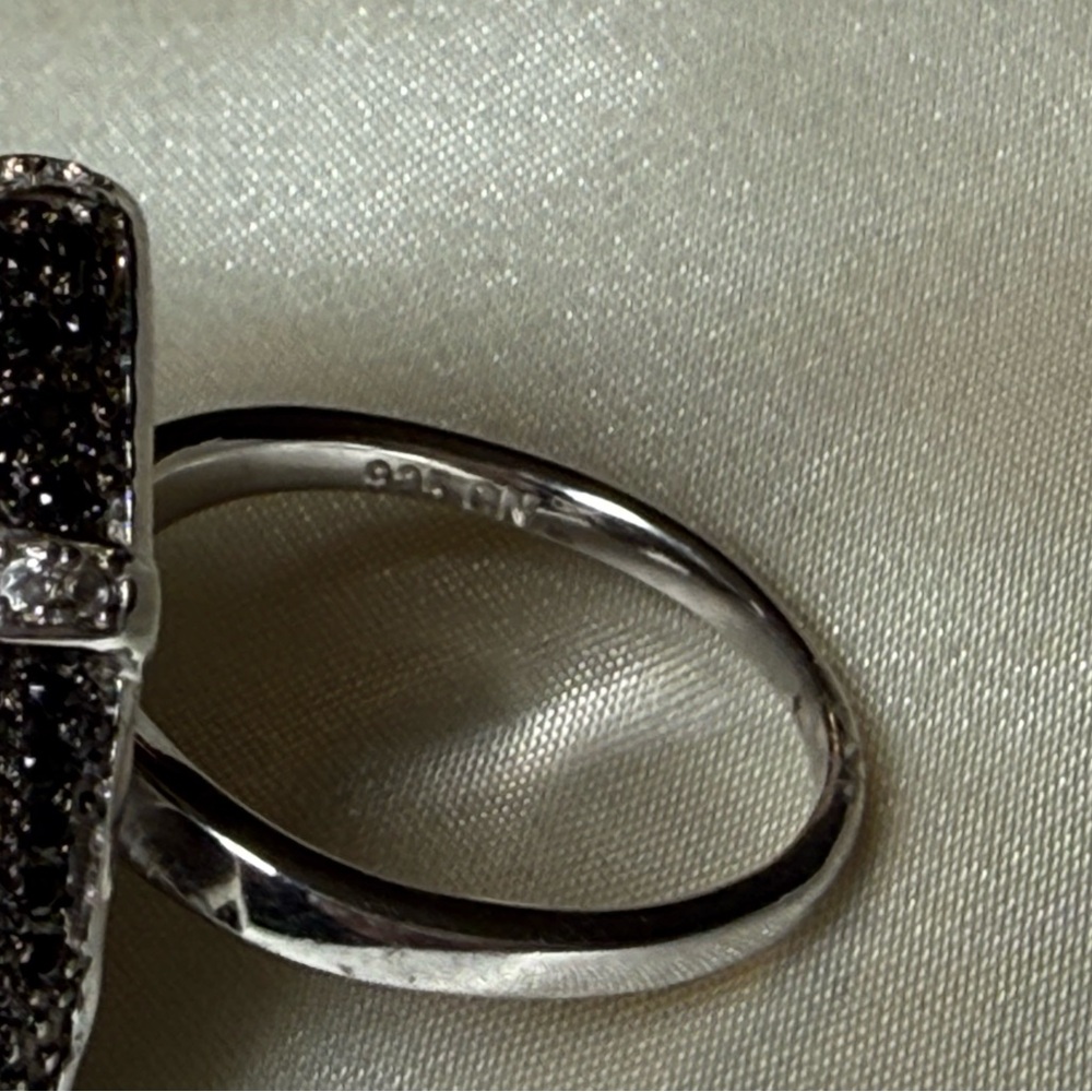 Black Swarkowki bow ring and Silver Heart Ring size 7 stamped W: 28 G - Picture 8 of 8